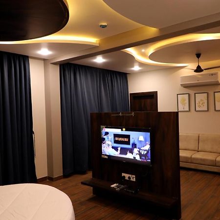 Hotel Nest Bhuj Buitenkant foto
