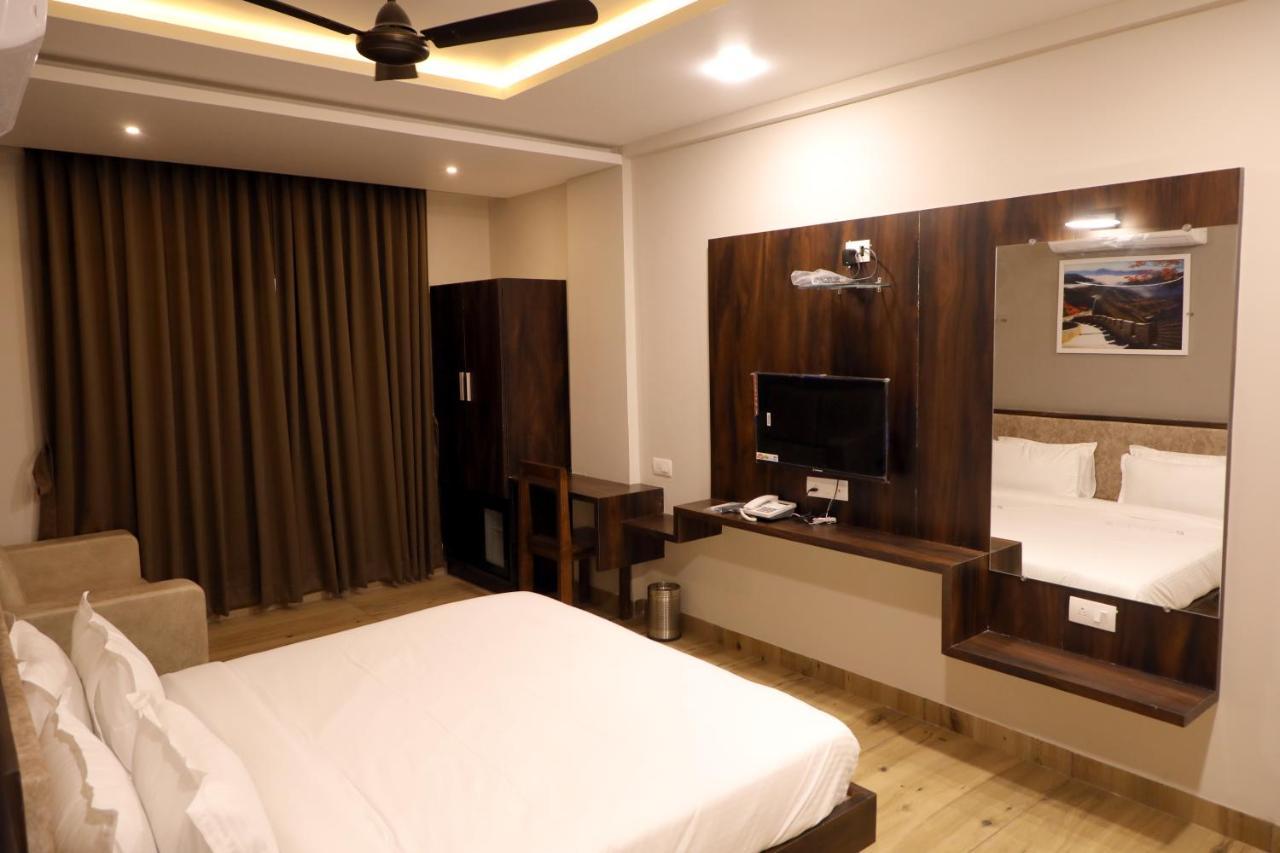 Hotel Nest Bhuj Buitenkant foto
