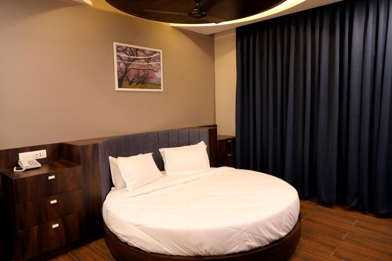 Hotel Nest Bhuj Buitenkant foto