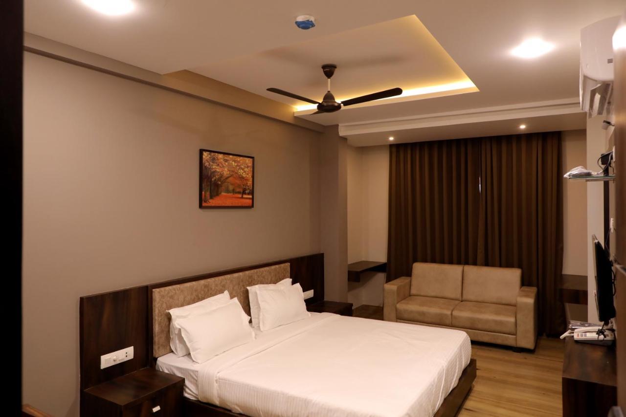 Hotel Nest Bhuj Buitenkant foto
