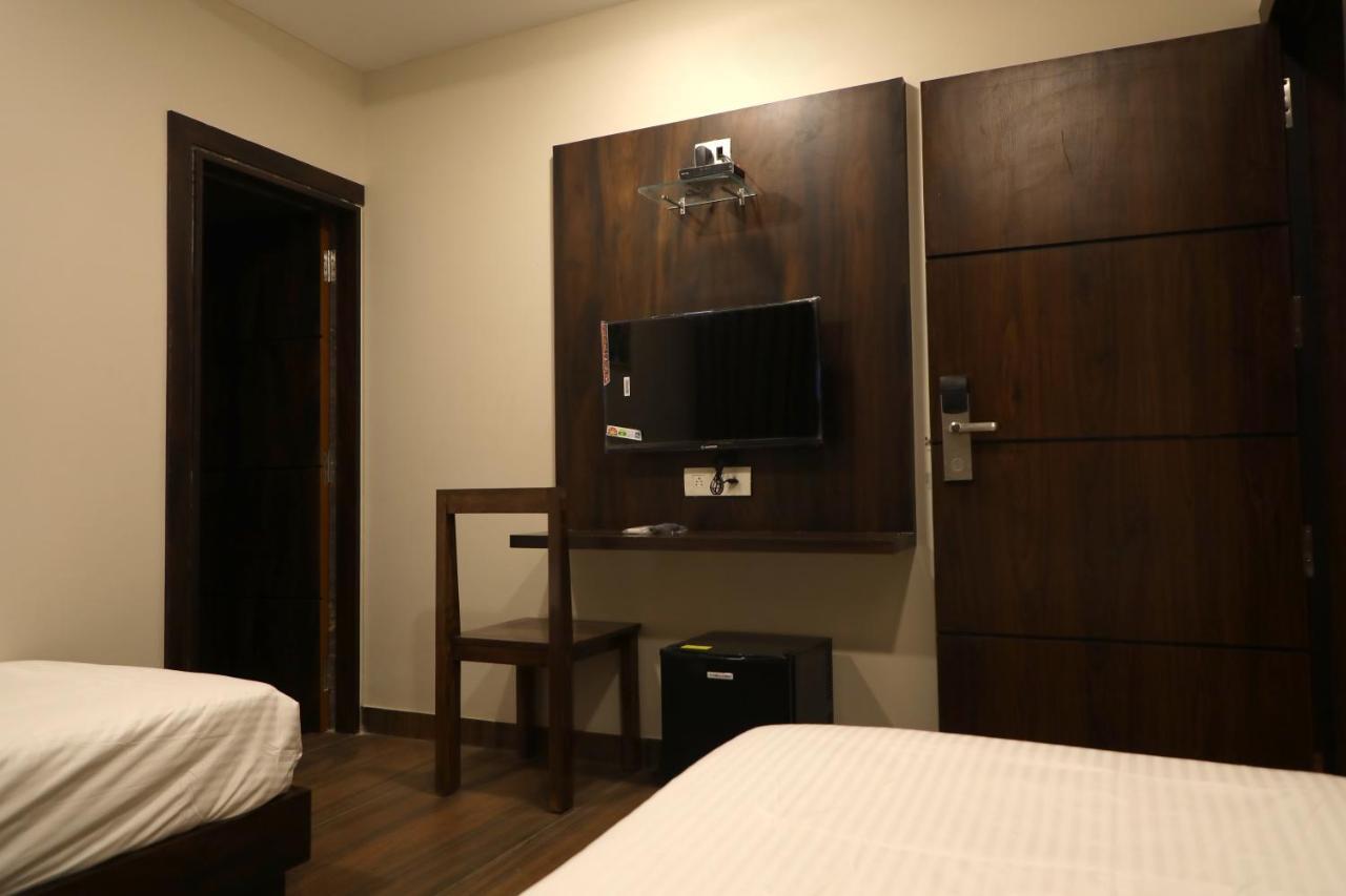 Hotel Nest Bhuj Buitenkant foto