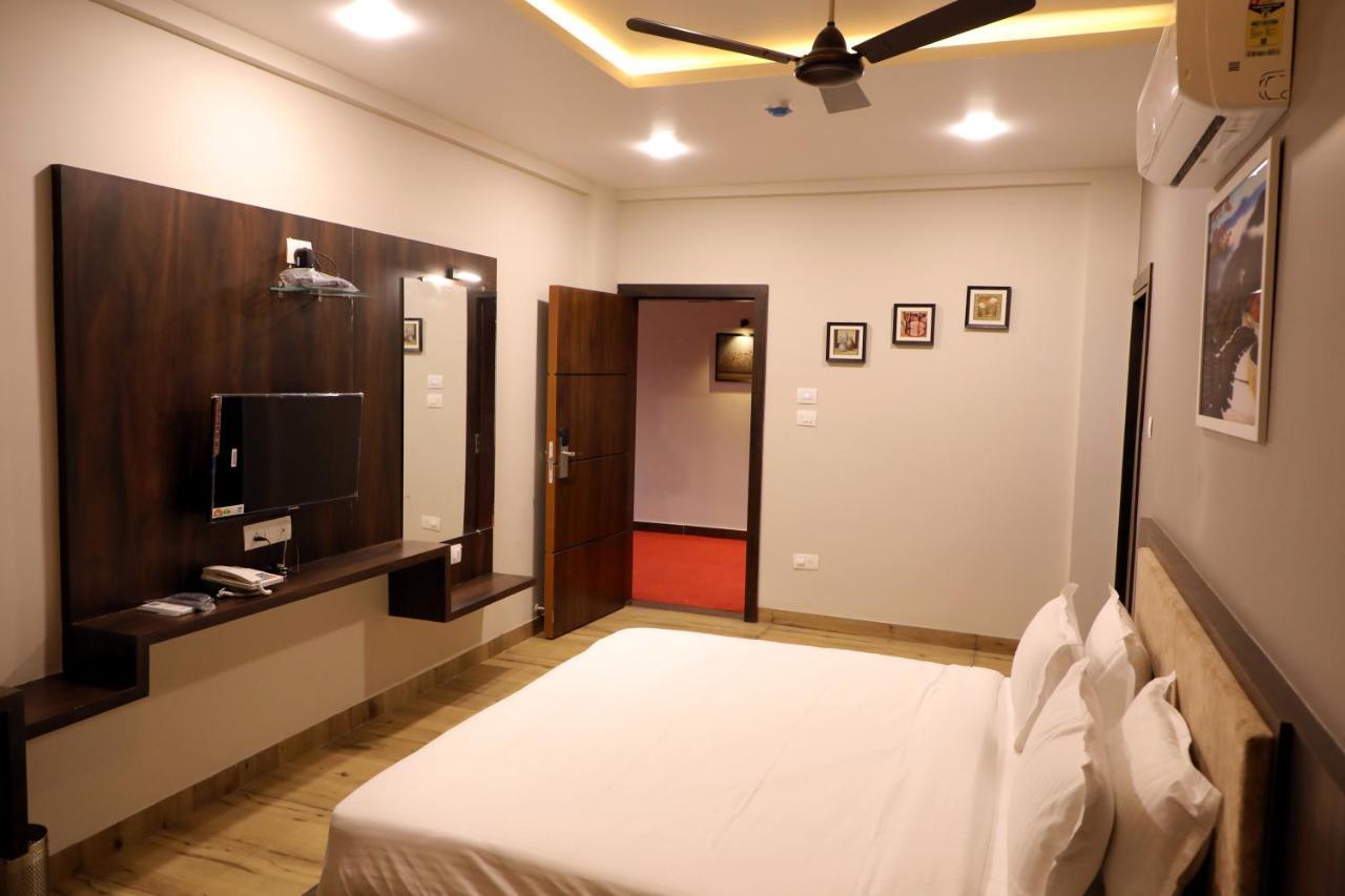 Hotel Nest Bhuj Buitenkant foto