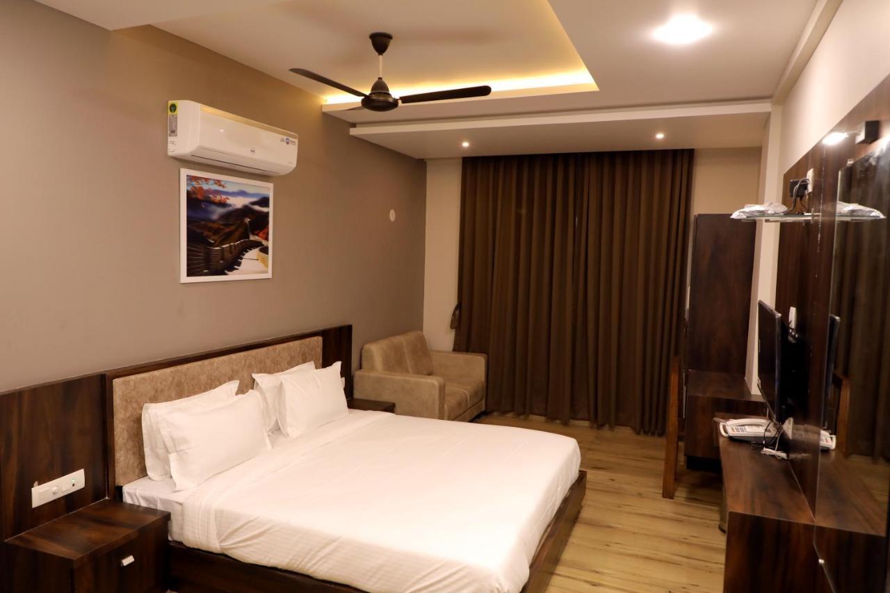 Hotel Nest Bhuj Buitenkant foto
