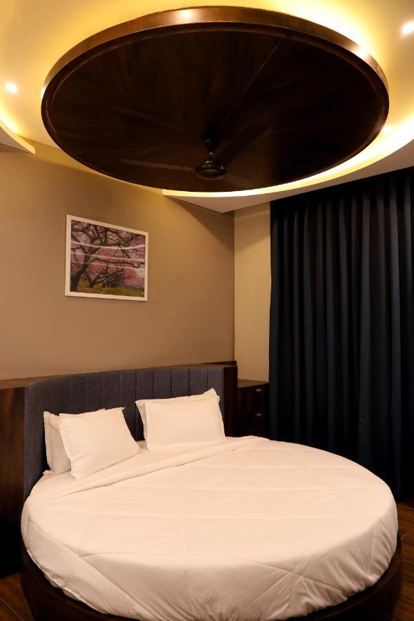 Hotel Nest Bhuj Buitenkant foto